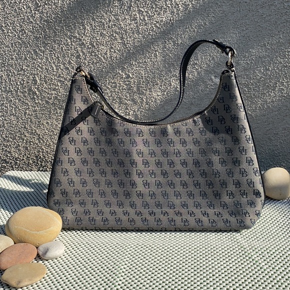 Dooney & Bourke Handbags - Dooney & Bourke Handbag/Shoulder Bag